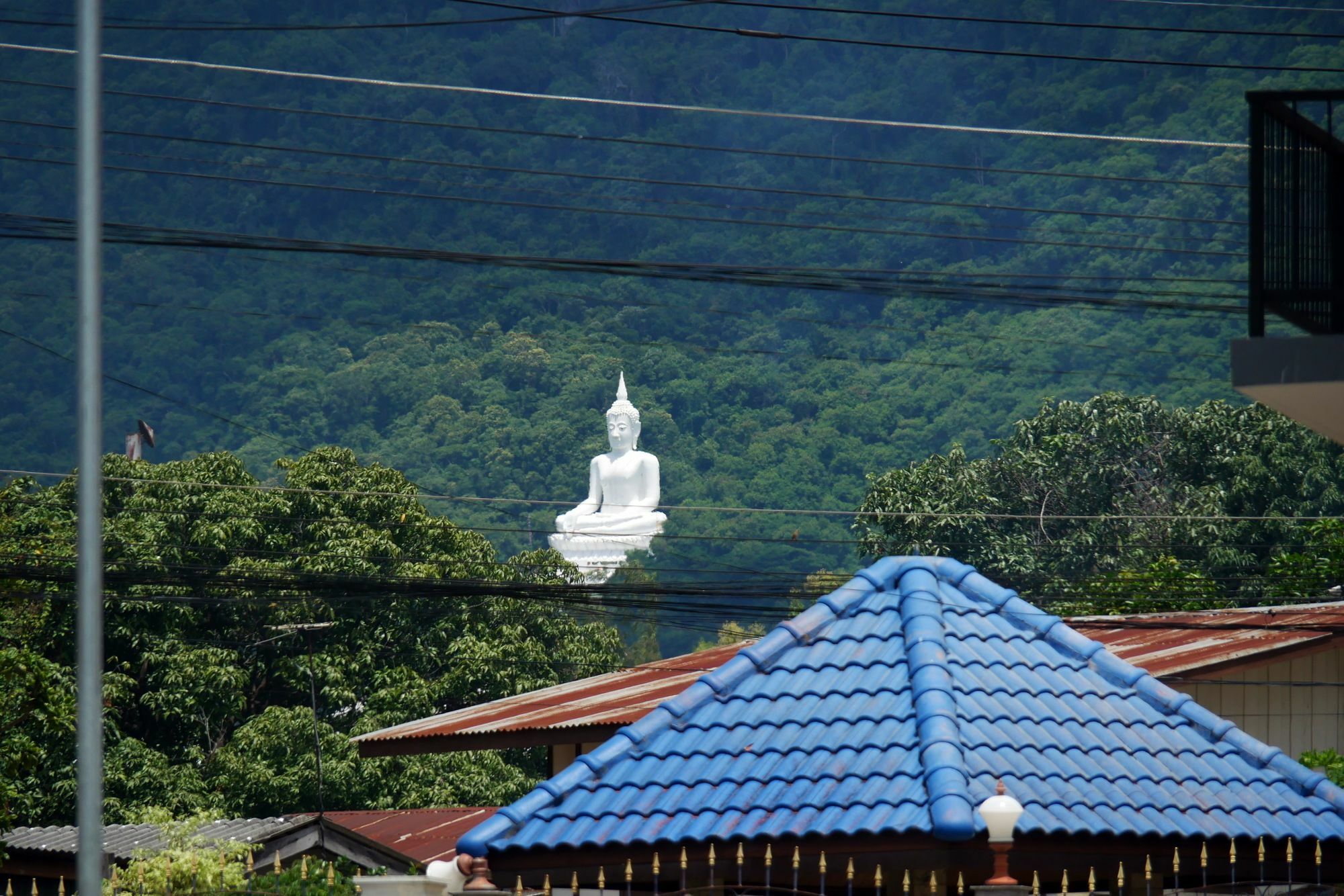 Bann Rumyen Klang Dong Phayayen Luaran gambar